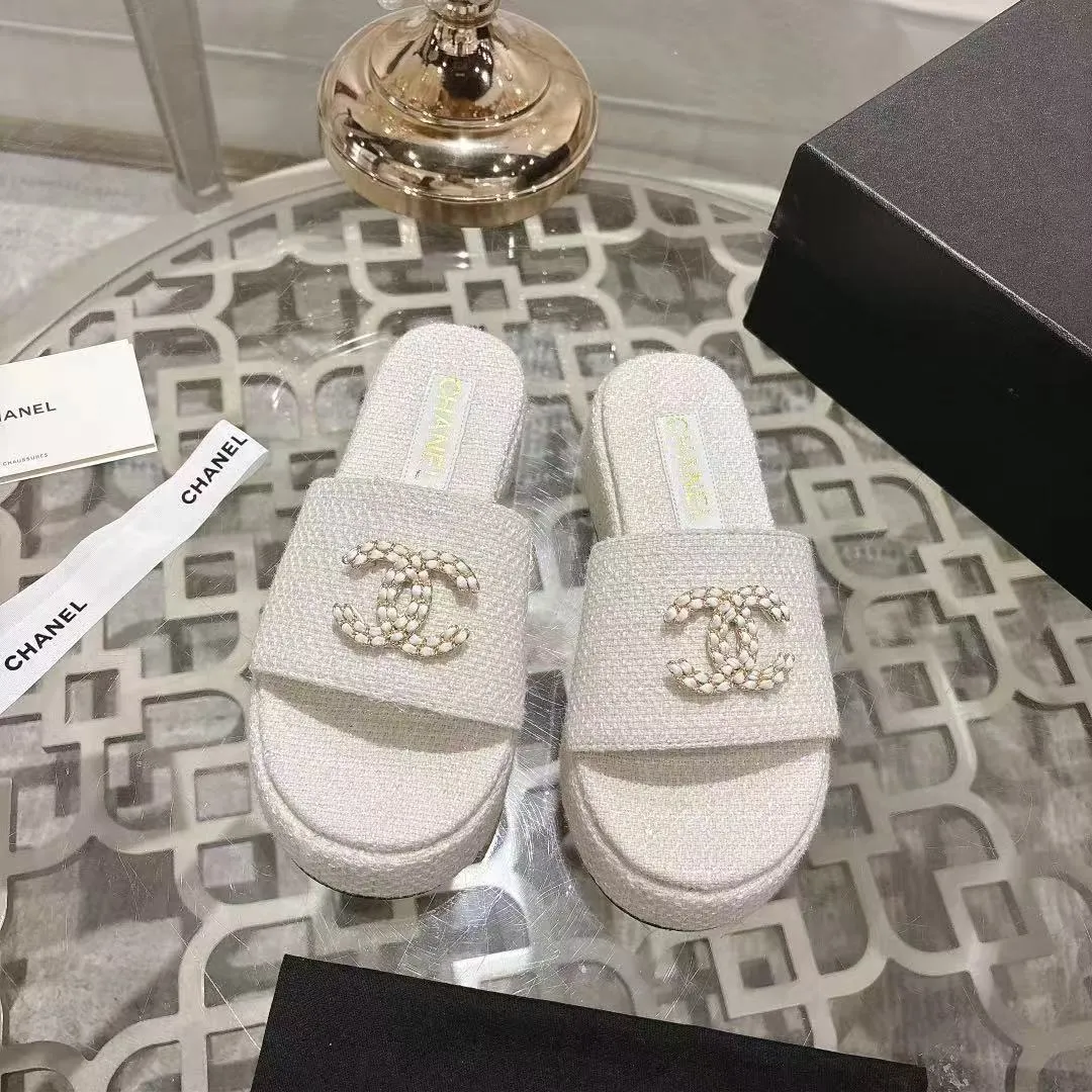 👟👟Ex-factory price 480👟👟 🎉Chanel Chanel 2025 Xiaoxiang C family thick-soled sandals series official website synchronization, classic and elegant, casual wear 🌹🌹🌹🌹Original logo ~ Made of imported sheepskin and C family custom fabrics, a variety of colors for the goddess to choose! ❤️❤️❤️❤️ Code number: 36~40 (35.41.42 customized, non-returnable) Color: 5 colors;